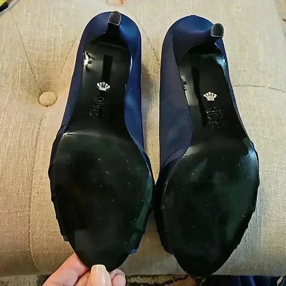 Nina New York Rhiyana Navy Peep Toe Satin pumps Size 10W. - Picture 6 of 7